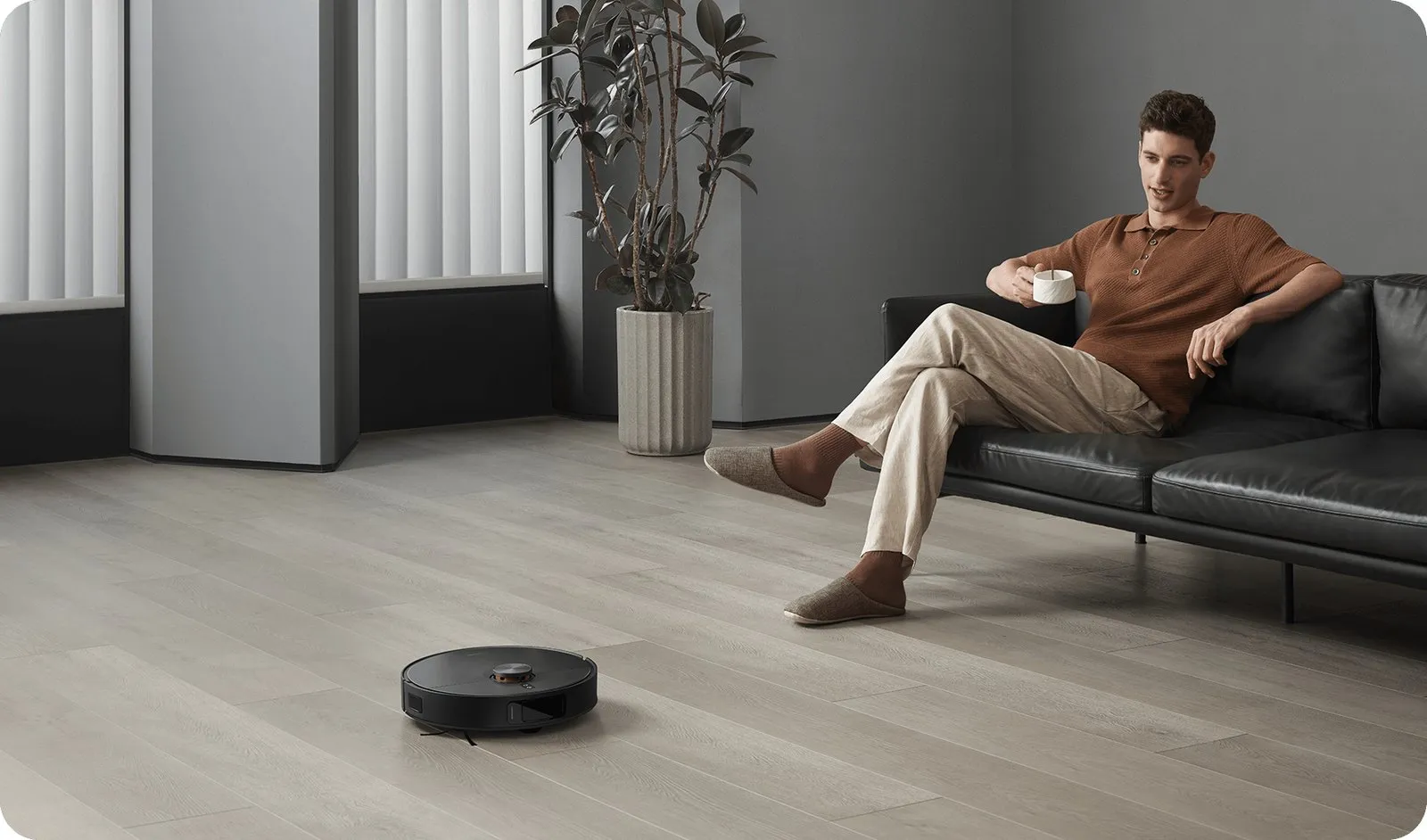 Xiaomi Robot Vacuum X20 Max chạy trong phòng khách